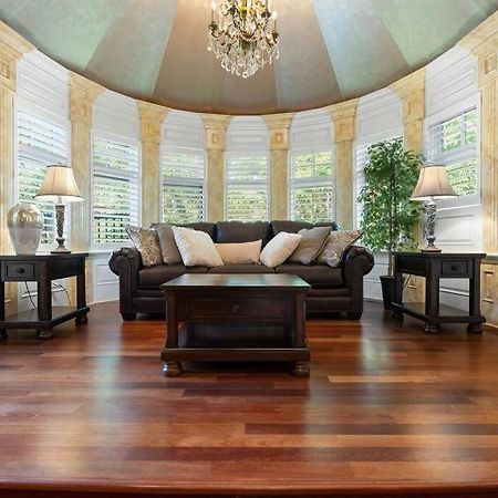 French Chateau W/Swim Spa & Theatre: 11,700 Sqft Calgary Extérieur photo