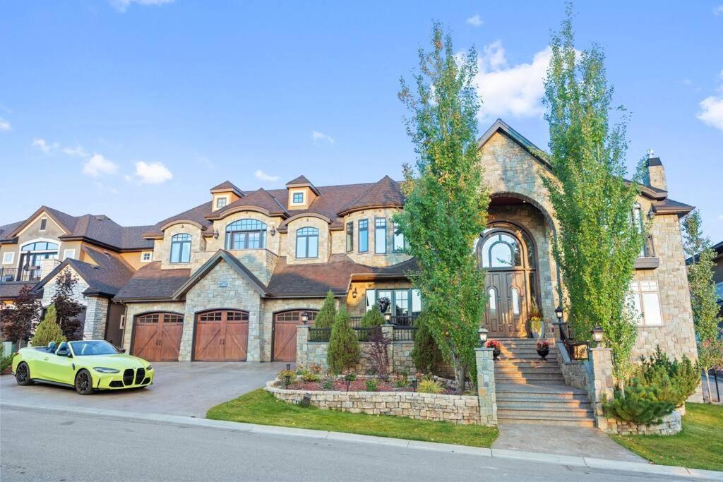French Chateau W/Swim Spa & Theatre: 11,700 Sqft Calgary Extérieur photo