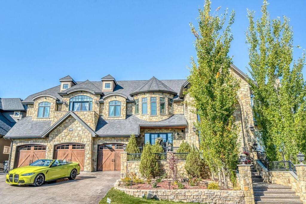 French Chateau W/Swim Spa & Theatre: 11,700 Sqft Calgary Extérieur photo