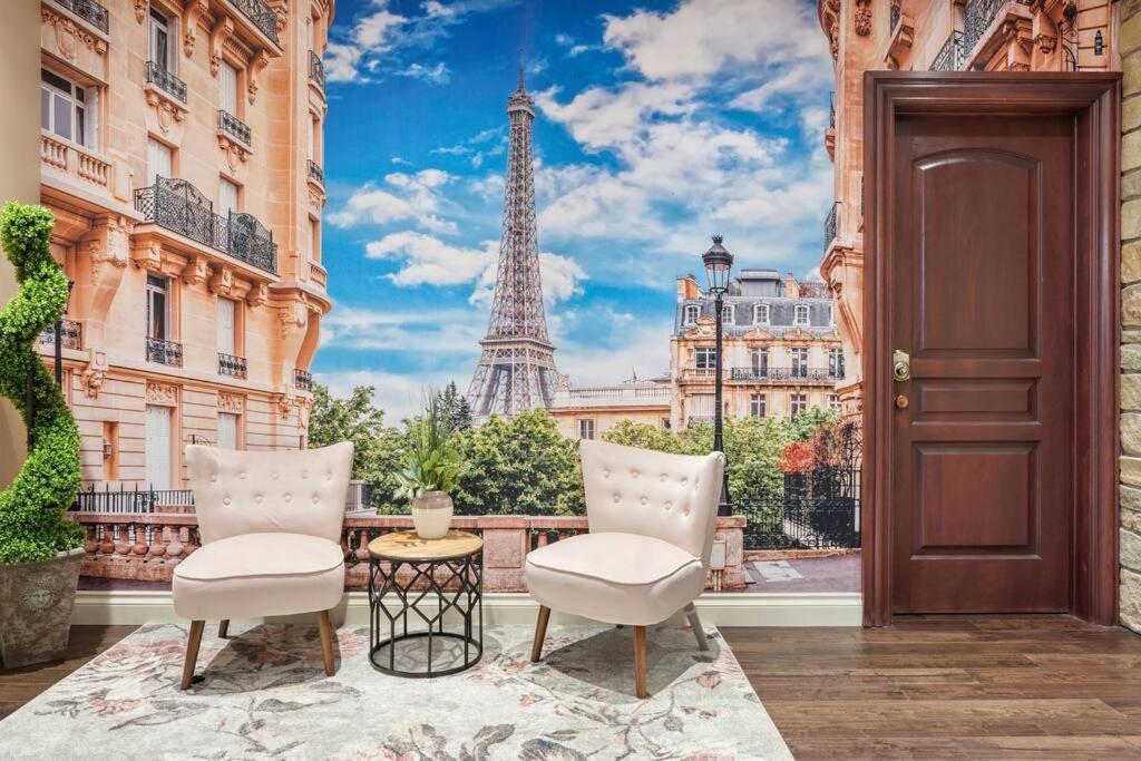 French Chateau W/Swim Spa & Theatre: 11,700 Sqft Calgary Extérieur photo
