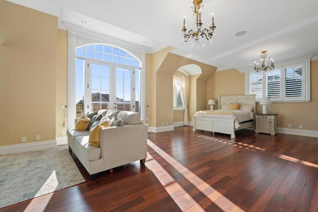 French Chateau W/Swim Spa & Theatre: 11,700 Sqft Calgary Extérieur photo