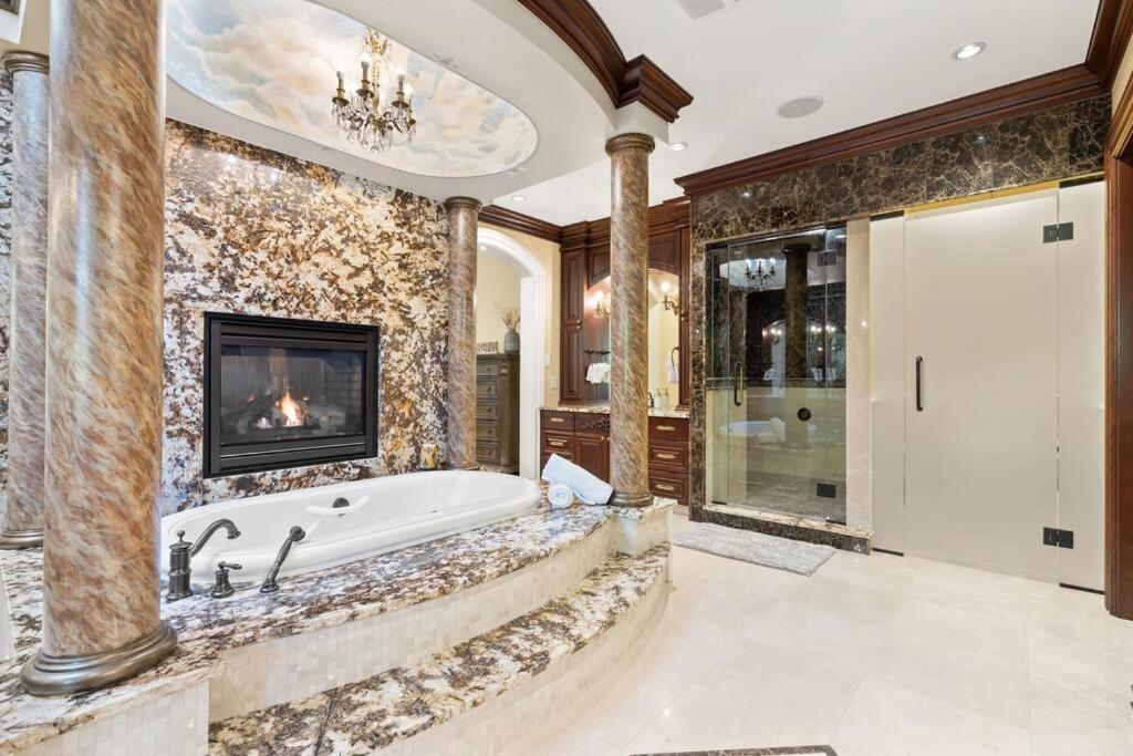 French Chateau W/Swim Spa & Theatre: 11,700 Sqft Calgary Extérieur photo