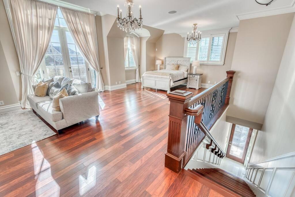French Chateau W/Swim Spa & Theatre: 11,700 Sqft Calgary Extérieur photo