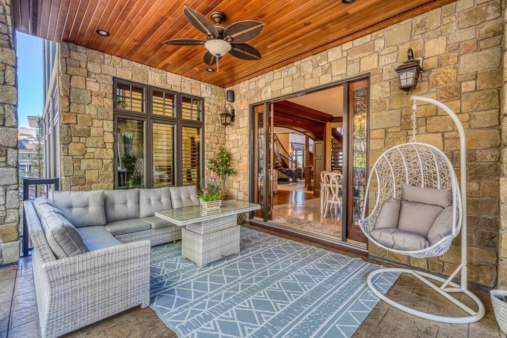 French Chateau W/Swim Spa & Theatre: 11,700 Sqft Calgary Extérieur photo