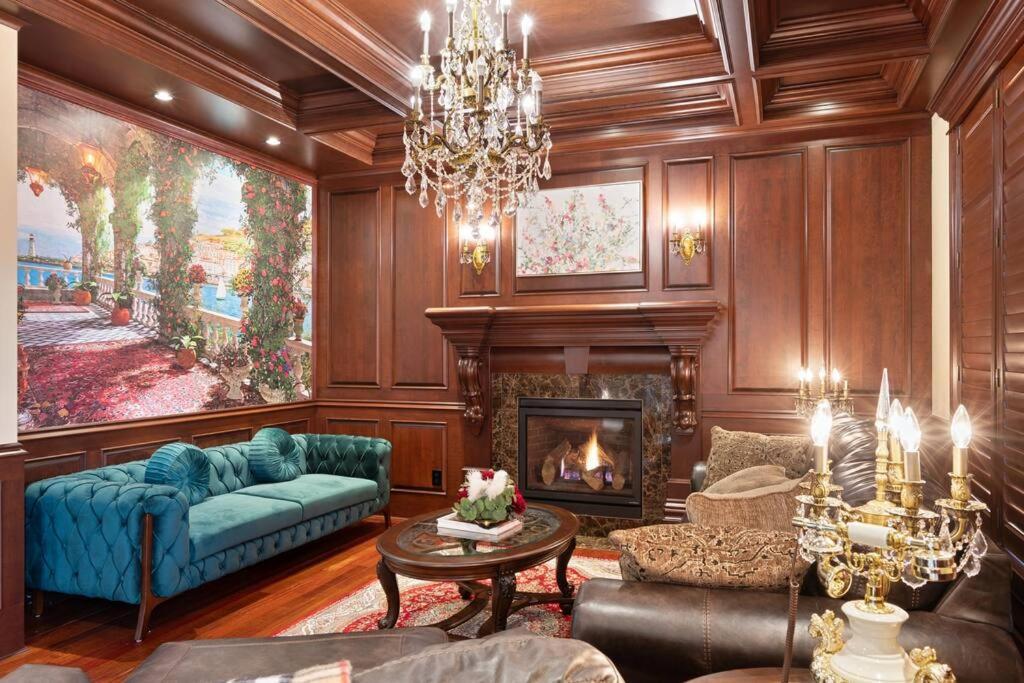 French Chateau W/Swim Spa & Theatre: 11,700 Sqft Calgary Extérieur photo